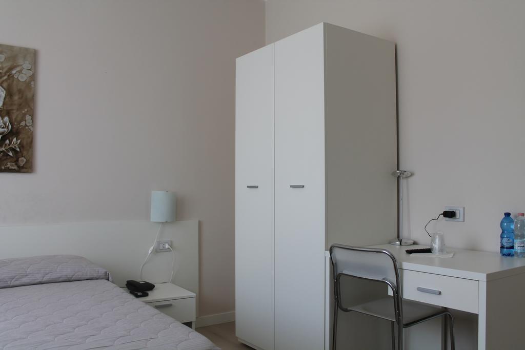 Hotel Cremona Viale Szoba fotó